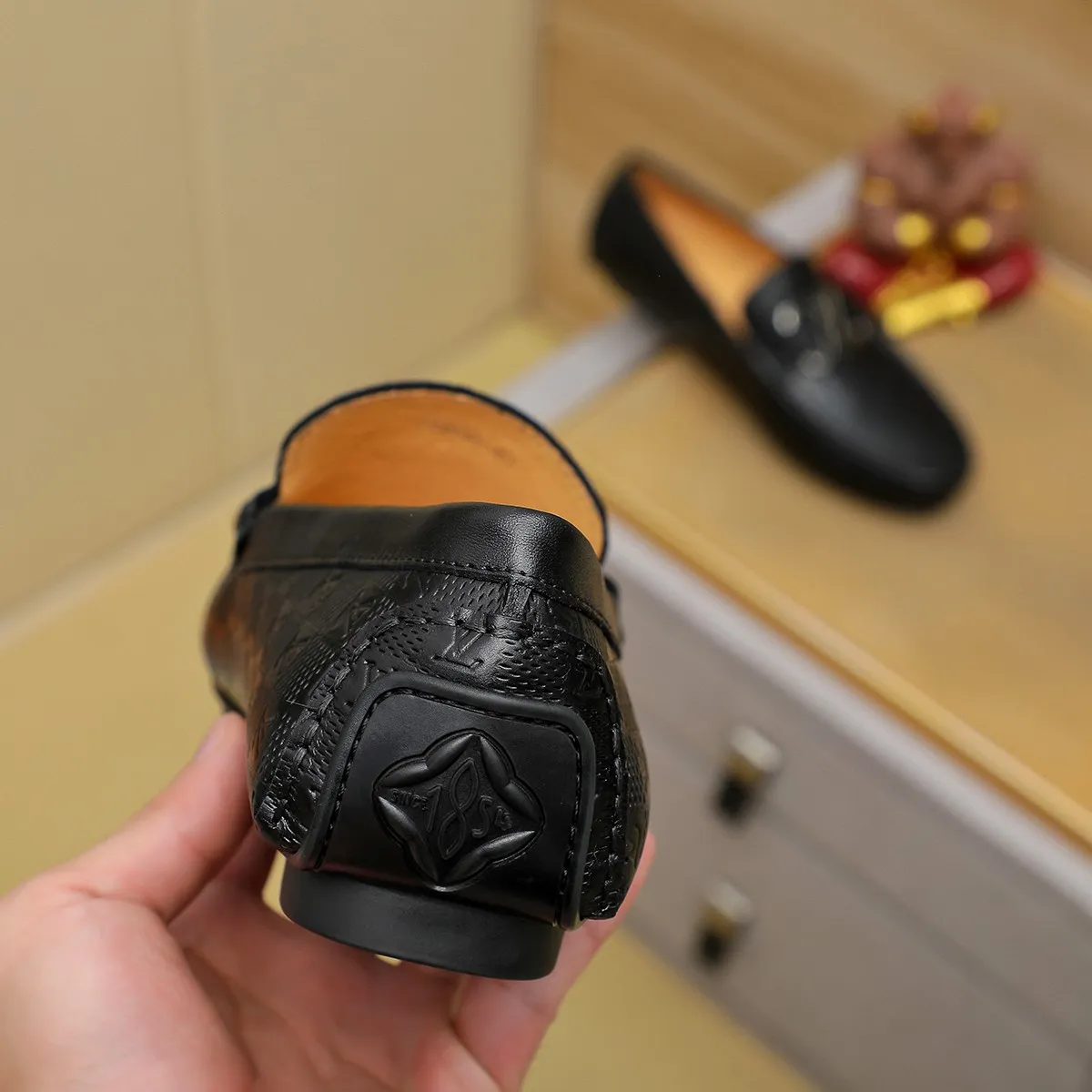 Men's shoes 💰360 💰 LV Louis Vuitton's top-quality Peaches men's shoes 💯Original copy of the official website, the upper is made of imported official website 1:1 material ❌Italian 🇮🇹 cowhide surface, imported pigskin lining. It’s definitely not made with ordinary craftsmanship, it’s the model used by celebrities! The factory’s craftsmanship is designed to create the most perfect shoes for trendy men! Colors available! 38-44 yards